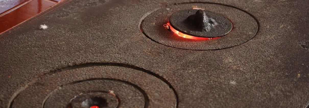 Hvad koster det at installere en brændeovn? Find budgetvenlige løsninger og undgå dyre fejl