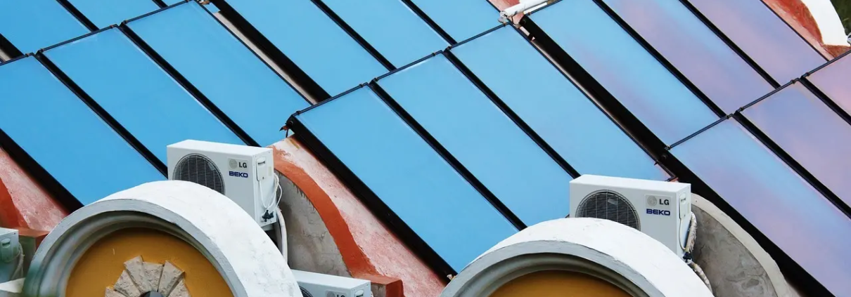 Hvad koster solceller? Få reelle priser, besparelser og 7 tips til at spare tusindvis